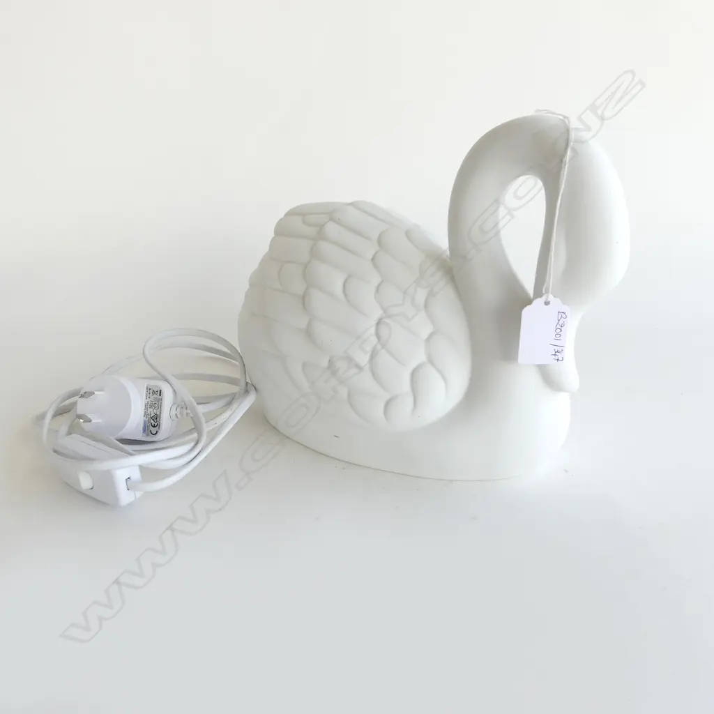 WHITE CERAMIC SWAN LAMP H.185mm, working Image 1++