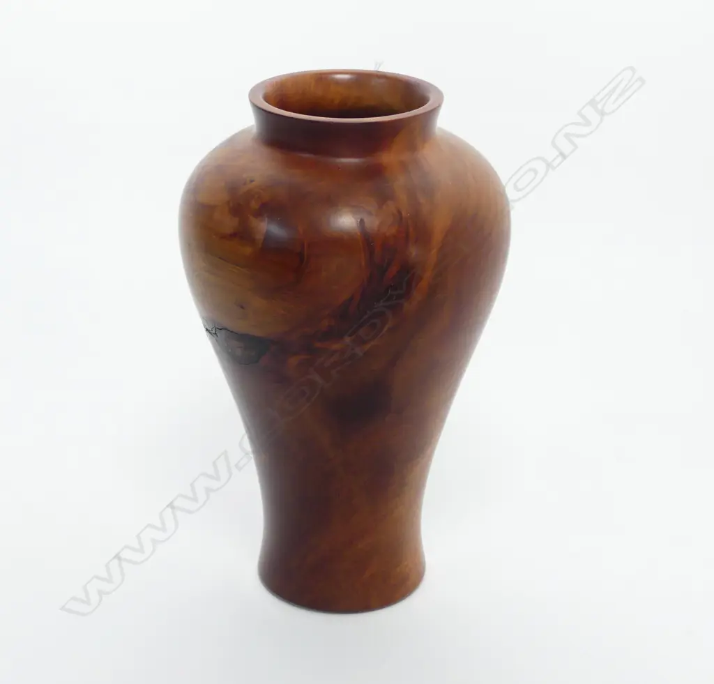 T. CAREY, NZ SWAMP KAURI TURNED VASE, SIGNED & DATED '96 H.270mm Image 1++