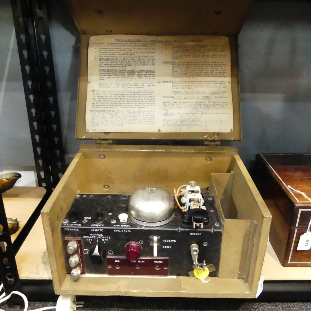 CANADIAN MILITARY BOXED MORSE CODE SET MADE BY RCA VICTOR. Image 1++