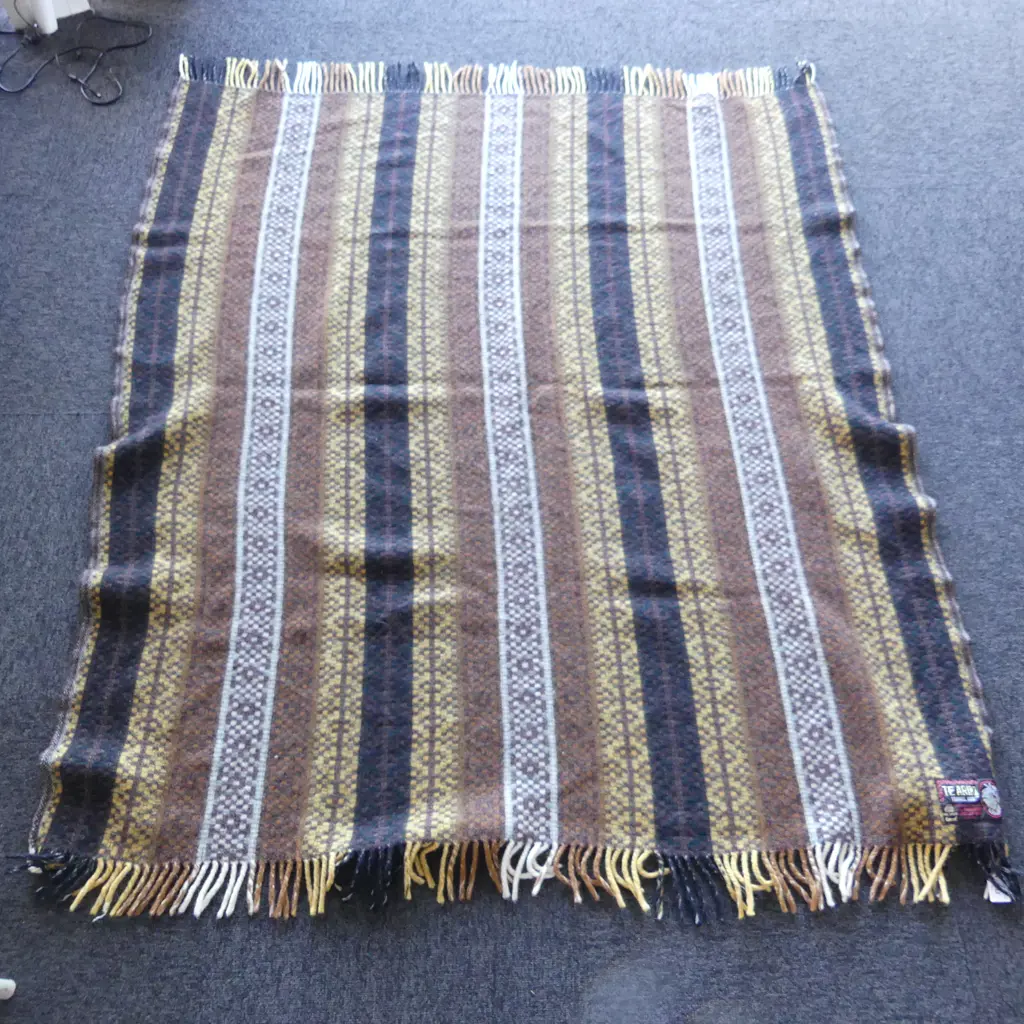 ONEHUNGA MILLS 'TE ARIKI' WOOLLEN TRAVEL RUG w. ORIG. LABEL 1370x1600mm EXCELLENT CONDITION Image 1++