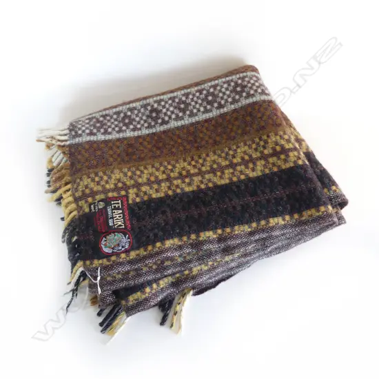 ONEHUNGA MILLS 'TE ARIKI' WOOLLEN TRAVEL RUG w. ORIG. LABEL 1370x1600mm EXCELLENT CONDITION