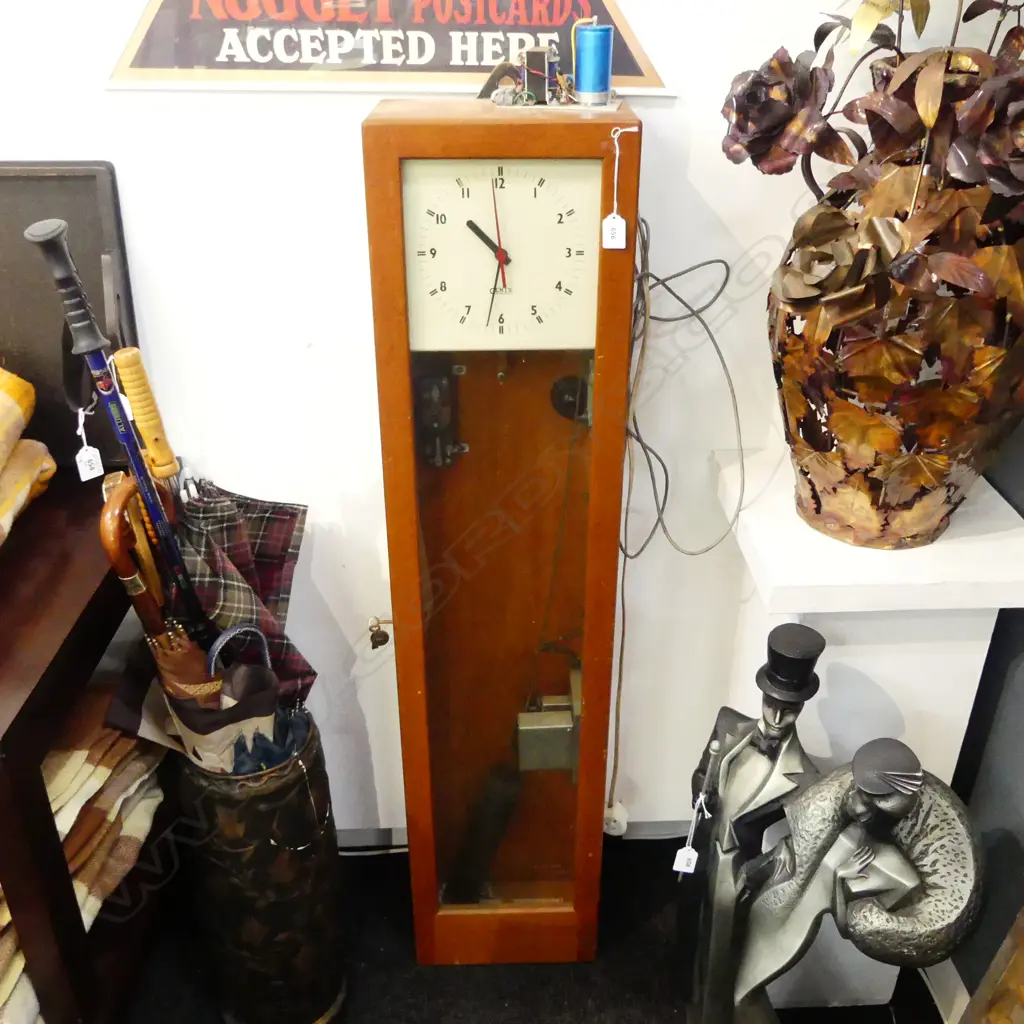 ELECTRIC GENTS OF LEICESTER 1950S COMMERCIAL MASTER CLOCK H1128MM Image 1++