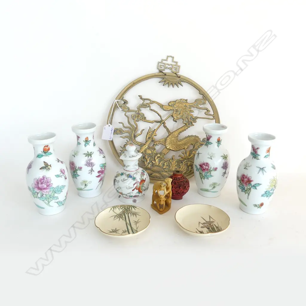 COLLECTION OF 9 SML ORIENTAL ITEMS & BRASS WALL HANGING DRAGON DISC Image 1++