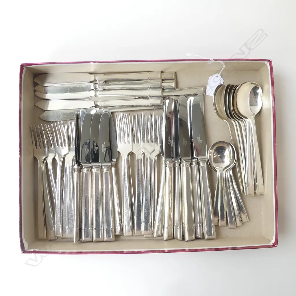 56PC WALKER & HALL SHEFFIELD SILVER PLATED CUTLERY SET 8 PLACE SETTING: Image 1++