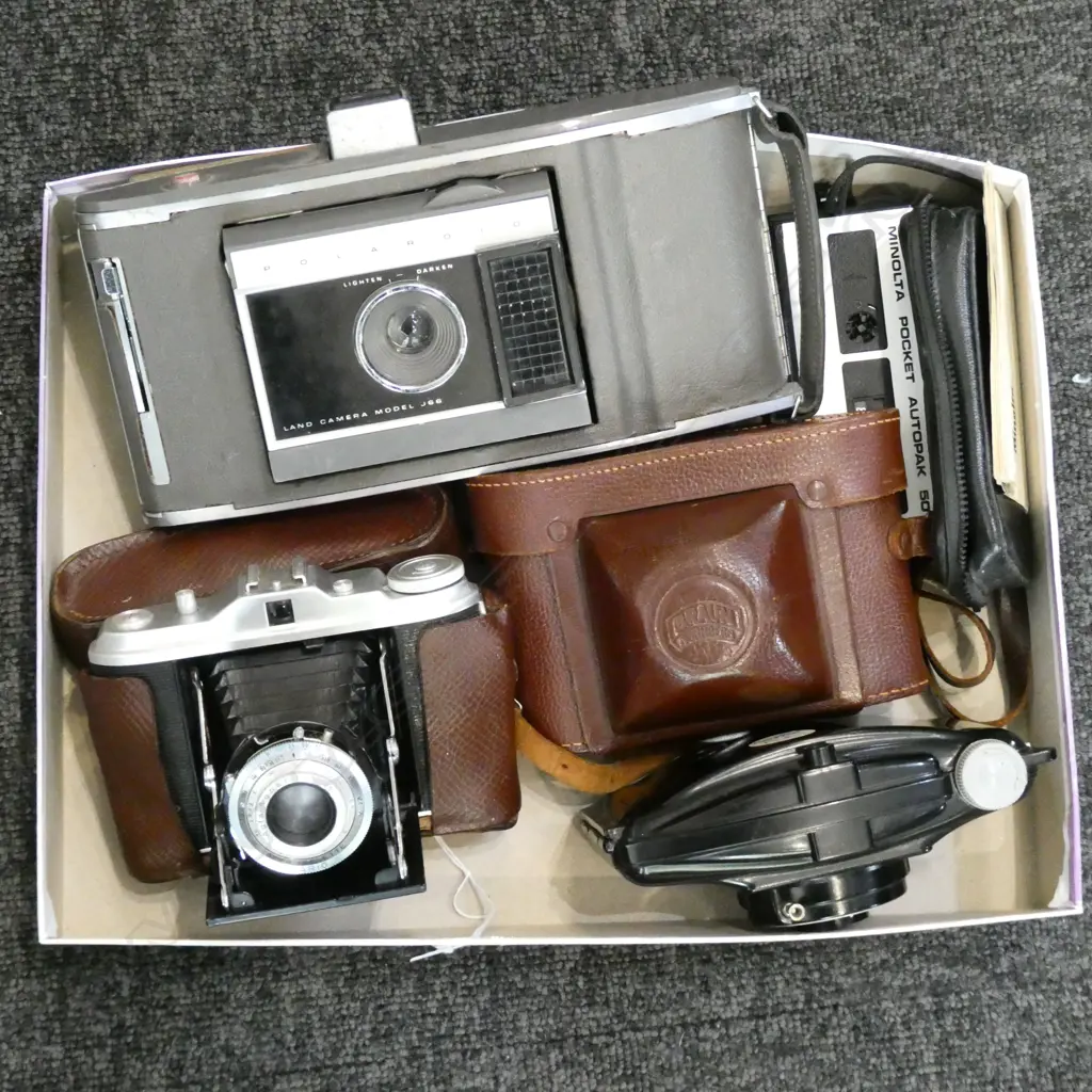 FIVE VINTAGE CAMERAS – BRAUN ‘GLORIA’, PHOTAX PARIS, AGFA ISOLETTE, POLAROID & MINOLTA Image 1++