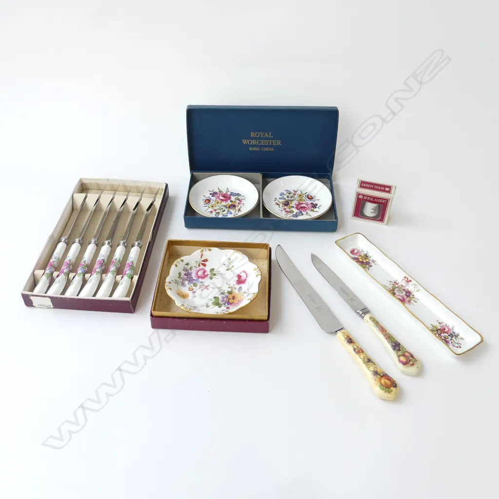 FLORAL STEAK KNIVES SHEFFIELD & AYNSLEY, HAMMERSLEY, DERBY, WORCESTER ETC CHINA ITEMS Image 1++