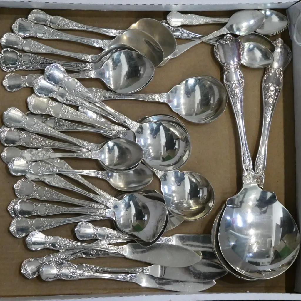 38PCS OF RODD CAMILLE: 6 SWEET SPOONS, TEASPOONS, CONDIMENT SPOONS ETC, & 2 SERVING SPOONS Image 1++