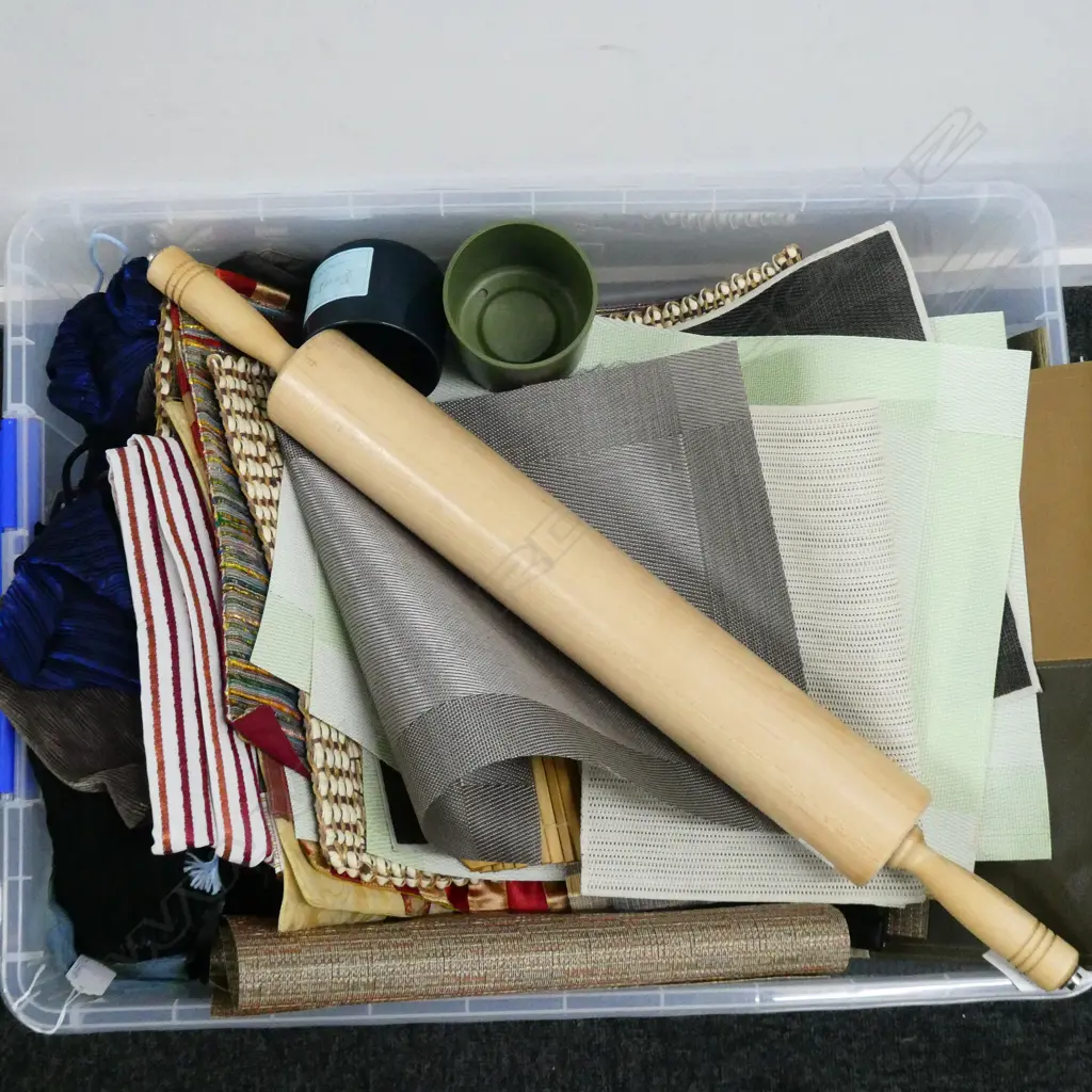 ASST. TABLE MATS, LG WOODEN ROLLING PIN L.710mm ETC Image 1++