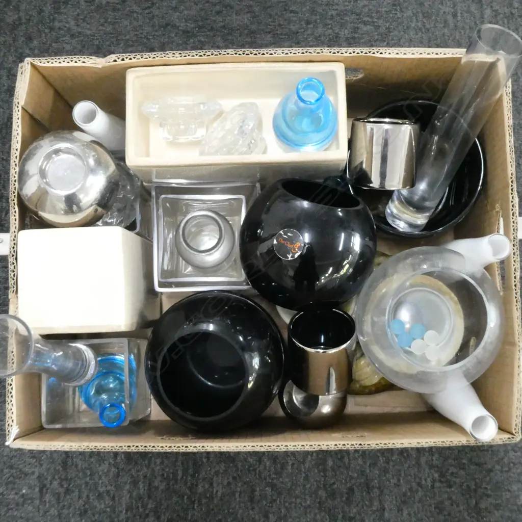 ASST. CERAMICS & GLASS VASES, ETC Image 1++