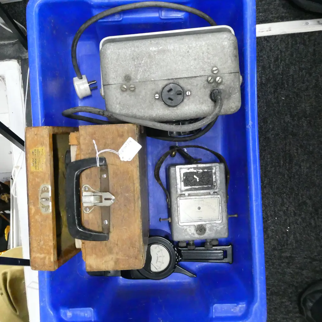 4 PCES ELECTRICAL INSTRUMENTS; AUTOTRANSFORMER, AMP METER ETC Image 1++