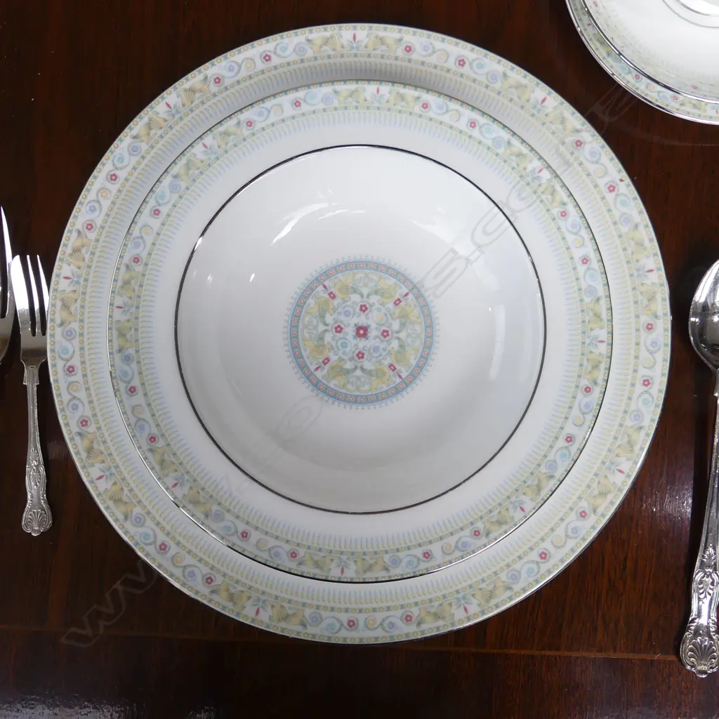 WEDGWOOD 'GRIFFONS' DINNER SERVICE (DOES NOT INCLUDED GLASSWARE OR CUTLERY) Image 1++