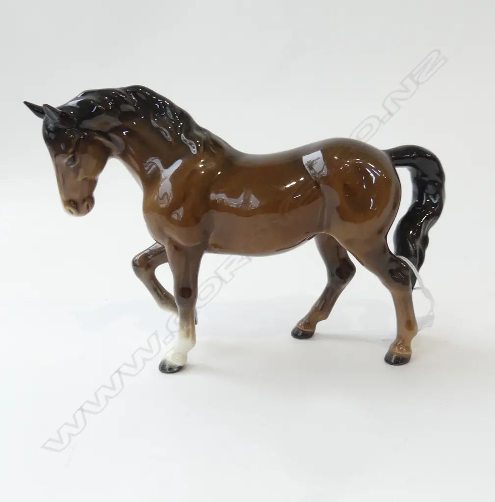 BESWICK HORSE H.150mm Image 1++