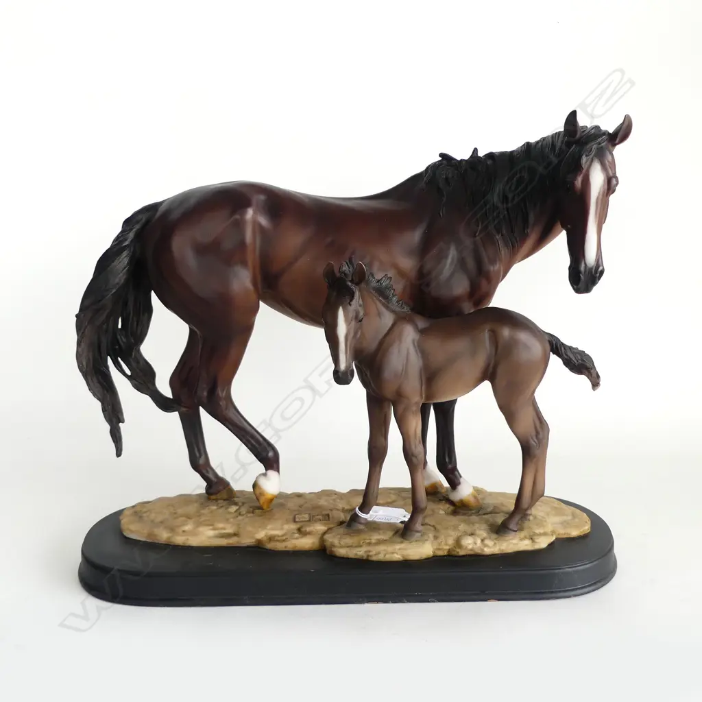 LG RESIN HORSE & FOAL FIGURINE H.355mm Image 1++