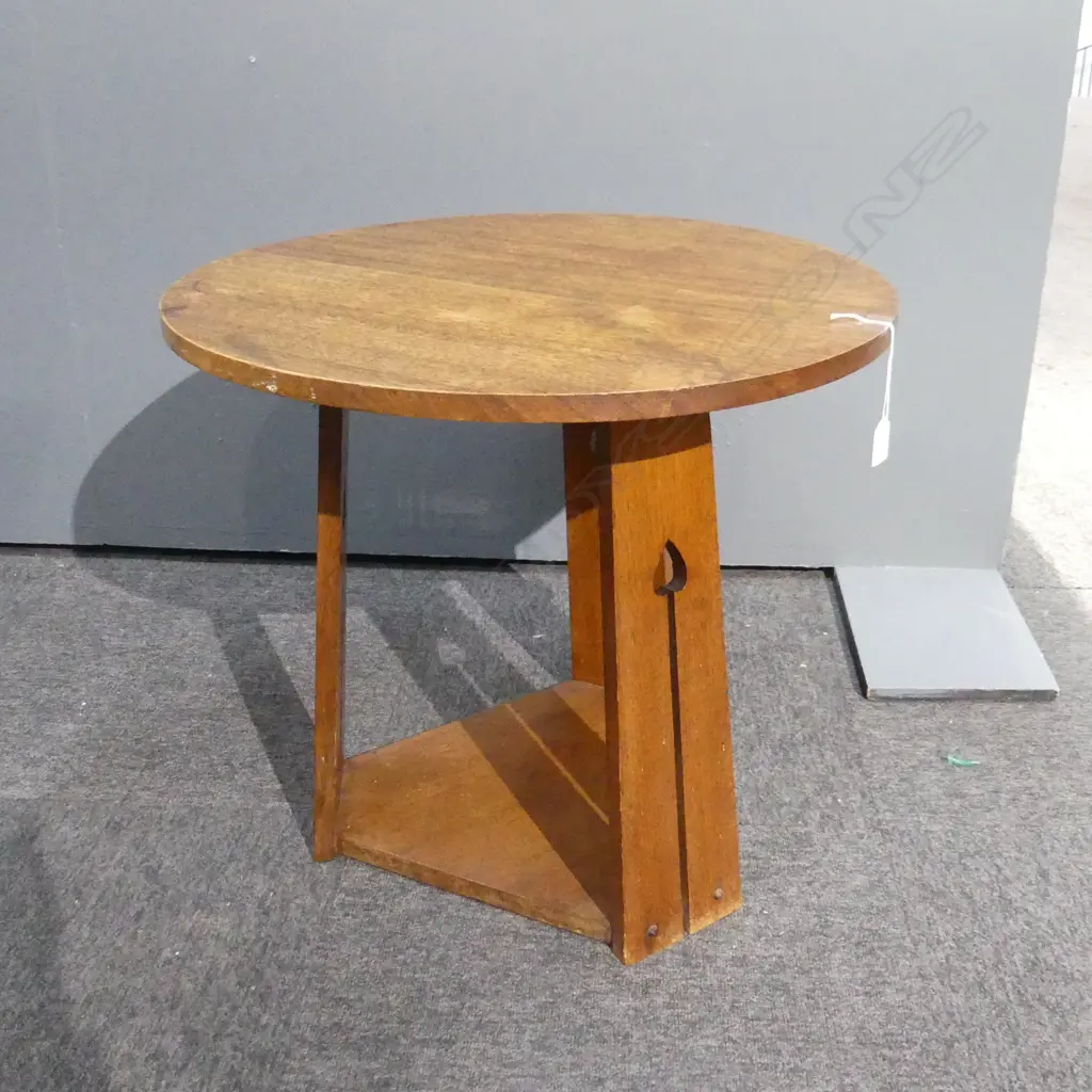 OAK ARTS & CRAFTS SIDE TABLE 585mm dia, H.525mm Image 1++