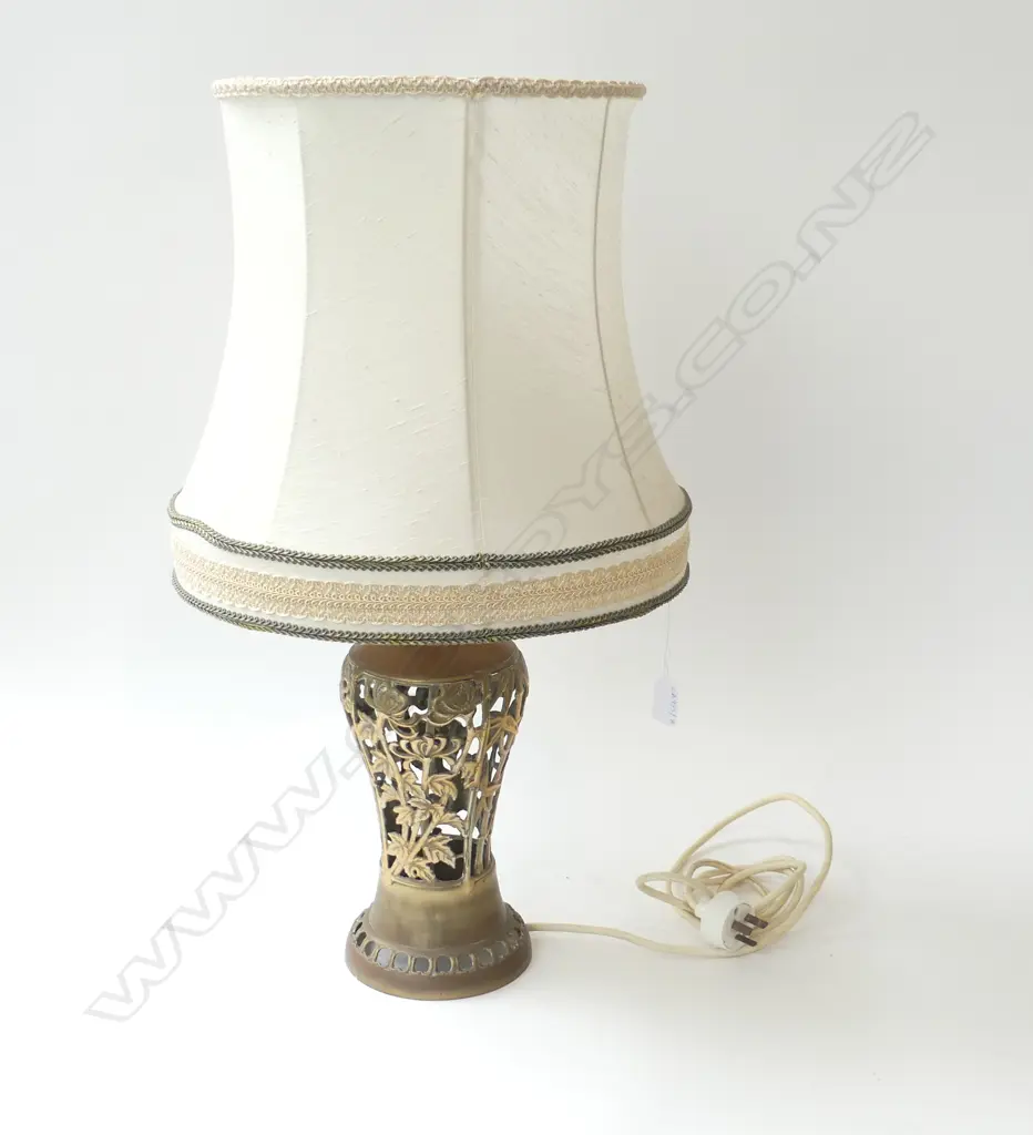 TABLE LAMP w. ORIENTAL BRASS BASE H.640mm Image 1++