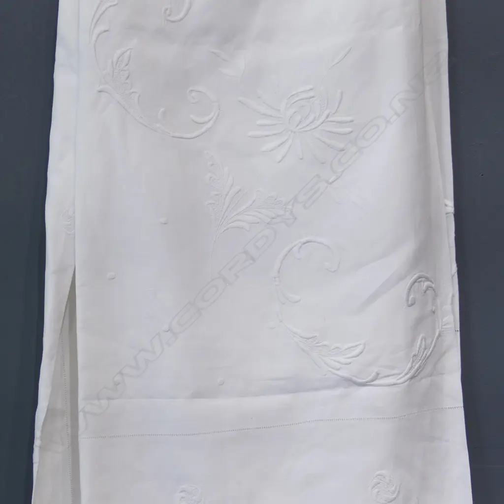 ANTIQUE EMBROIDERY TABLE CLOTH, 1800 x 2530mm Image 1++