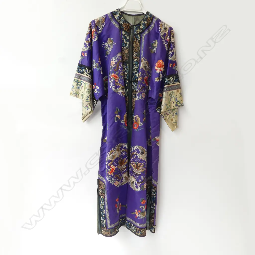 VINTAGE CHINESE EMBROIDERED ROBE SOME MARKS Image 1++