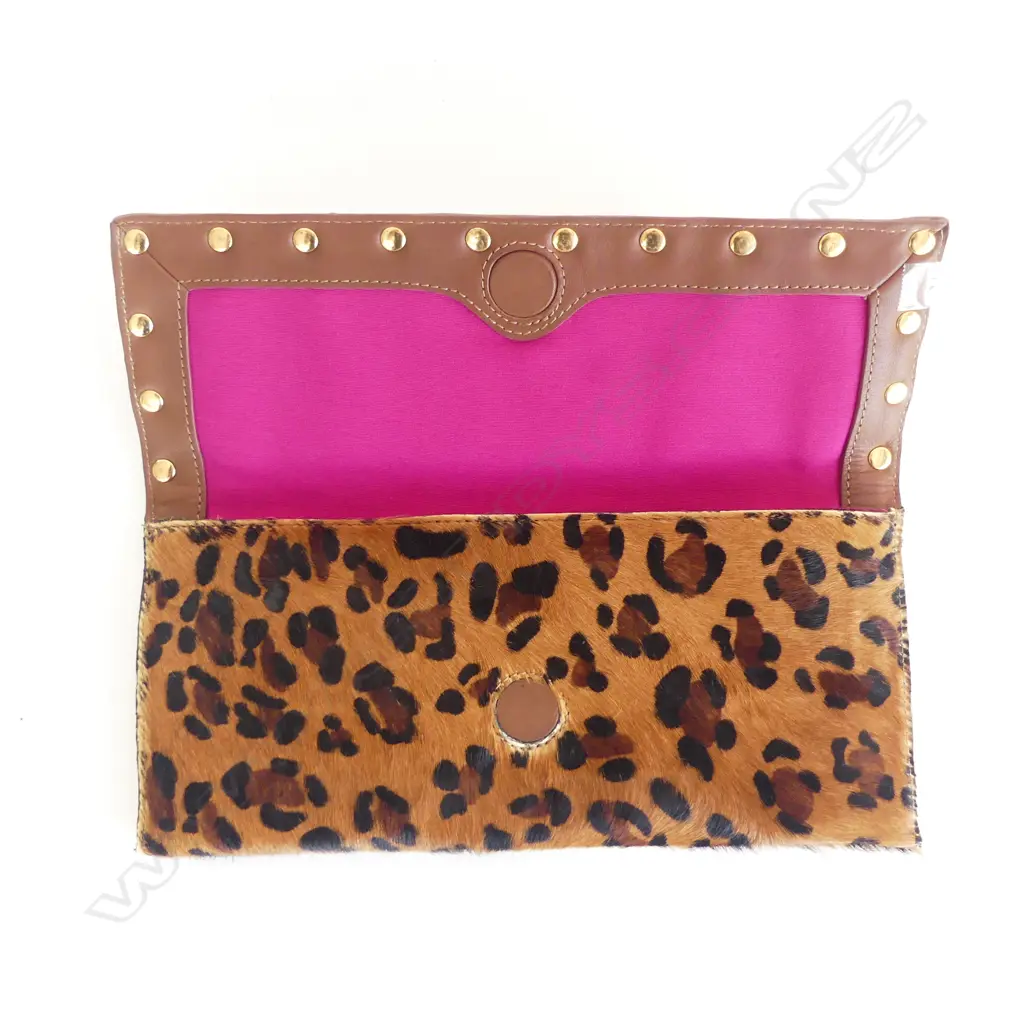 BEVERLY FELDMAN CHEETA PRINT WALLET W.300mm Image 1++