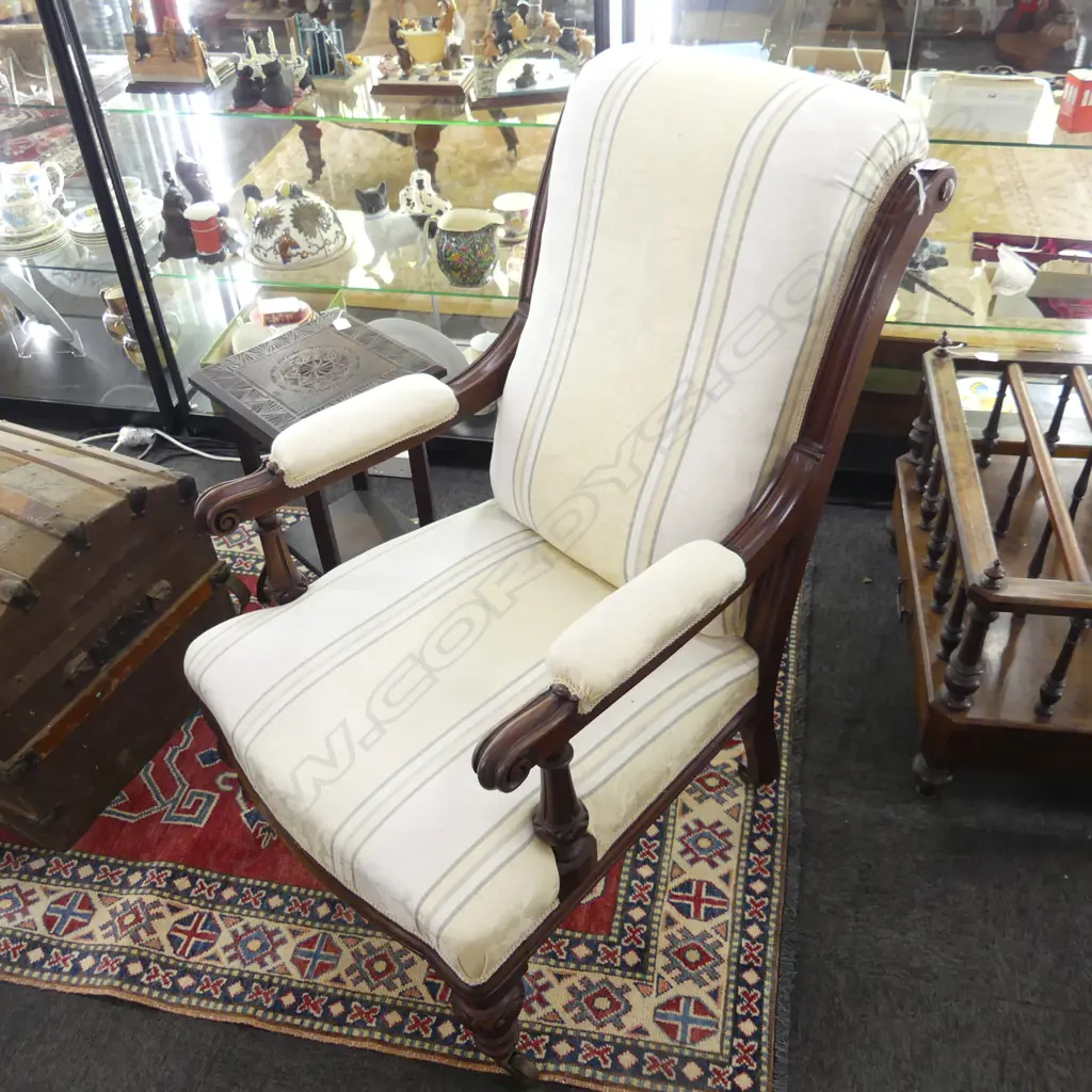 VICTORIAN UPHOLSTERED ARMCHAIR Image 1++