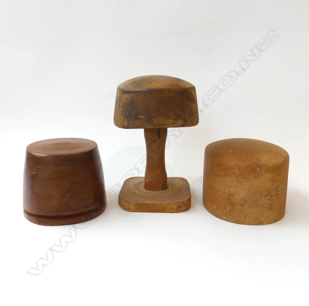 3 WOODEN HAT BLOCKS, 1 ON STAND H.250mm Image 1++