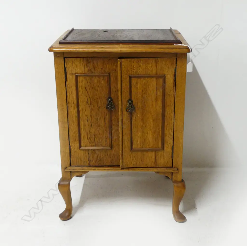 OAK RECORD CABINET 530x470x750mm Image 1++