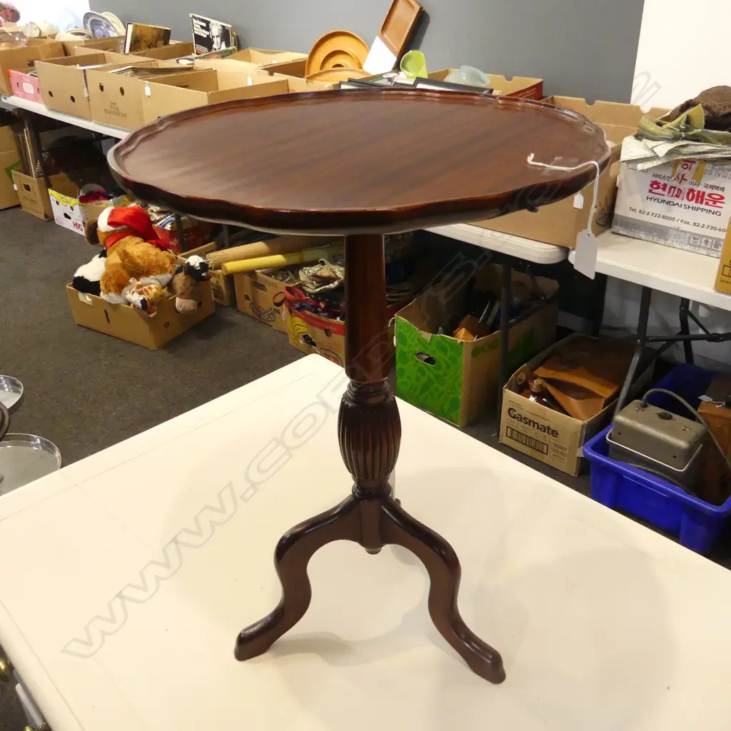 MAHOGANY WINE TABLE H.575mm, 405mm dia Image 1++