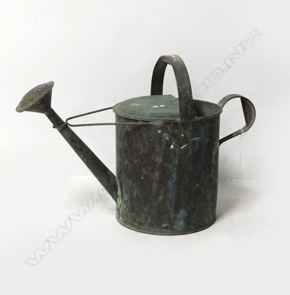 VINTAGE 2 GALLON COPPER WATERING CAN H.350mm Image 1++