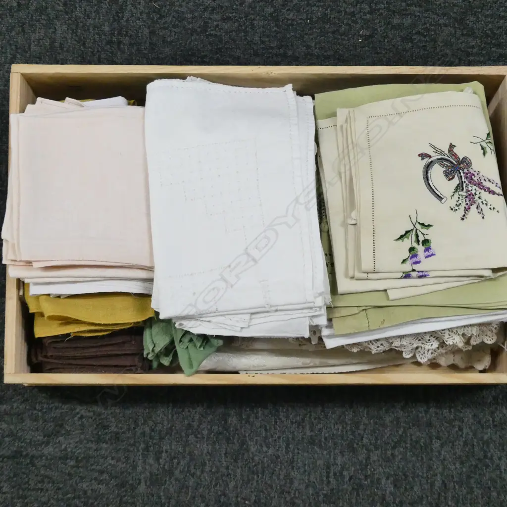 TRAY VINTAGE LINEN Image 1++