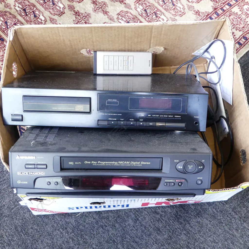 DENON CD PLAYER DCD-520,VHS PLAYER ETC Image 1++