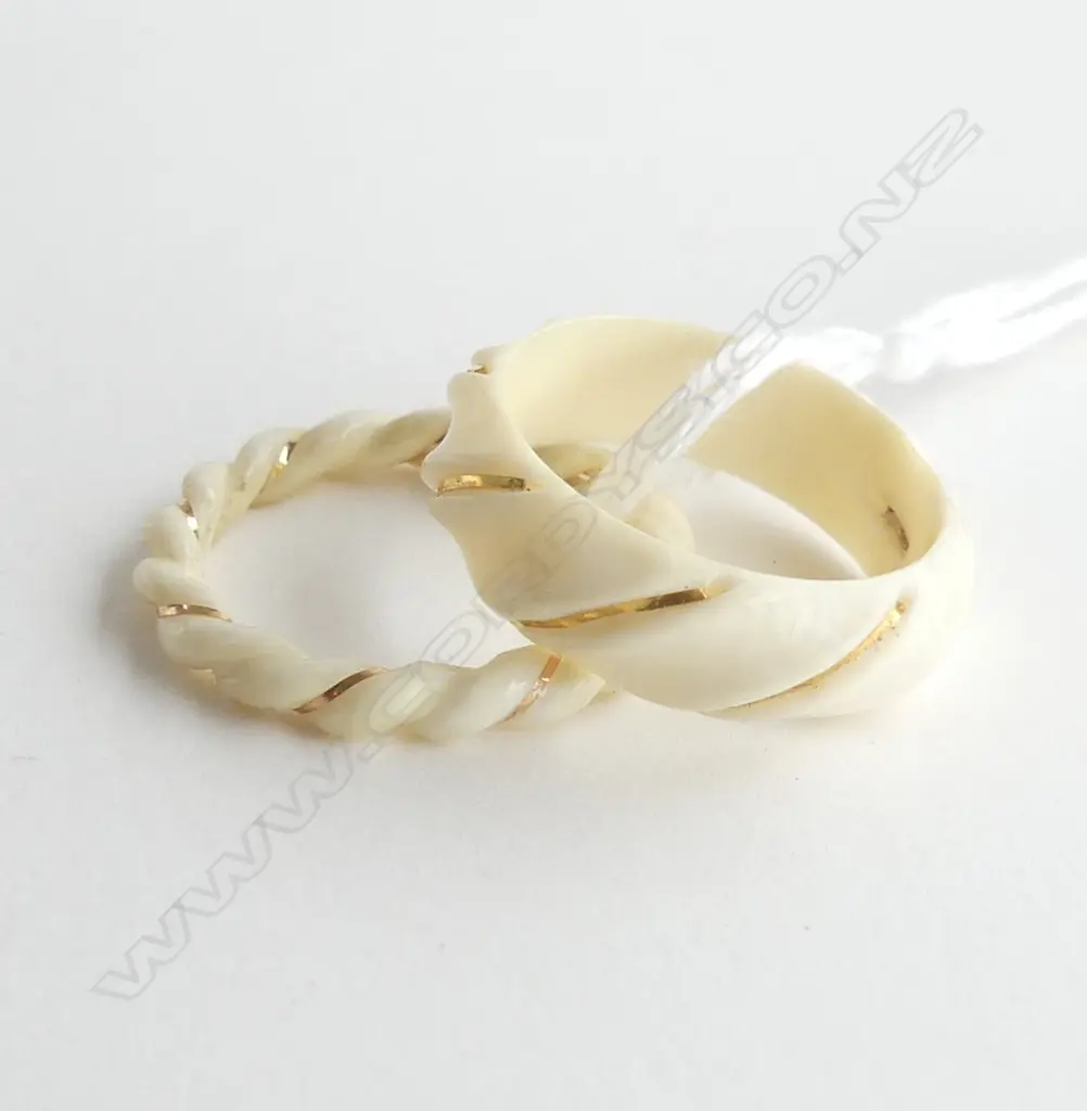 2 IVORY & 14ct YELLOW GOLD twisted band RINGS  SIZE M & O Image 1++