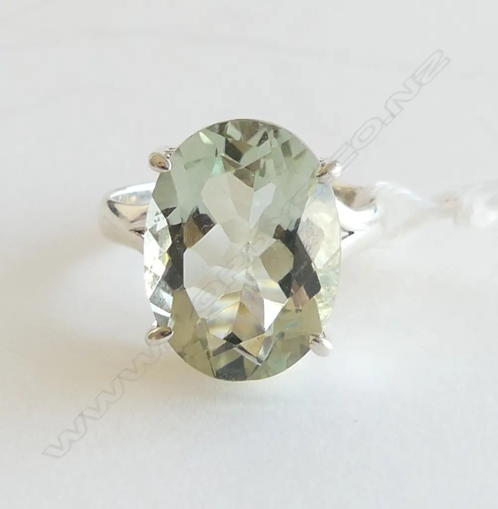 SILVER SET OVAL CUT GREEN AMETHYST RING SIZE P1/2 Image 1++