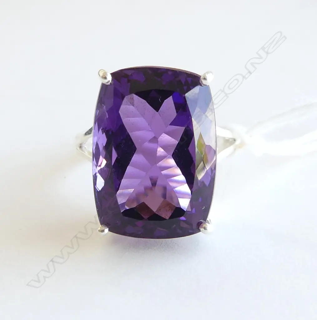 SILVER SET EMERALD CUT AMETHYST RING SIZE T Image 1++