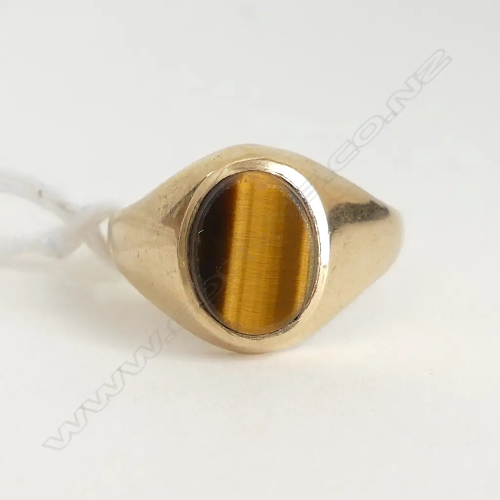 9CT GOLD & TIGERS EYE SIGNET RING, TOTAL WEIGHT 2.65GMS Image 1++