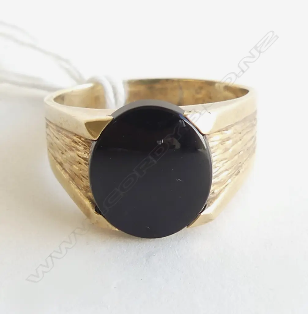 VINTAGE 9CT GOLD & OVAL ONYX SIGNET RING 7.62GMS SIZE W Image 1++