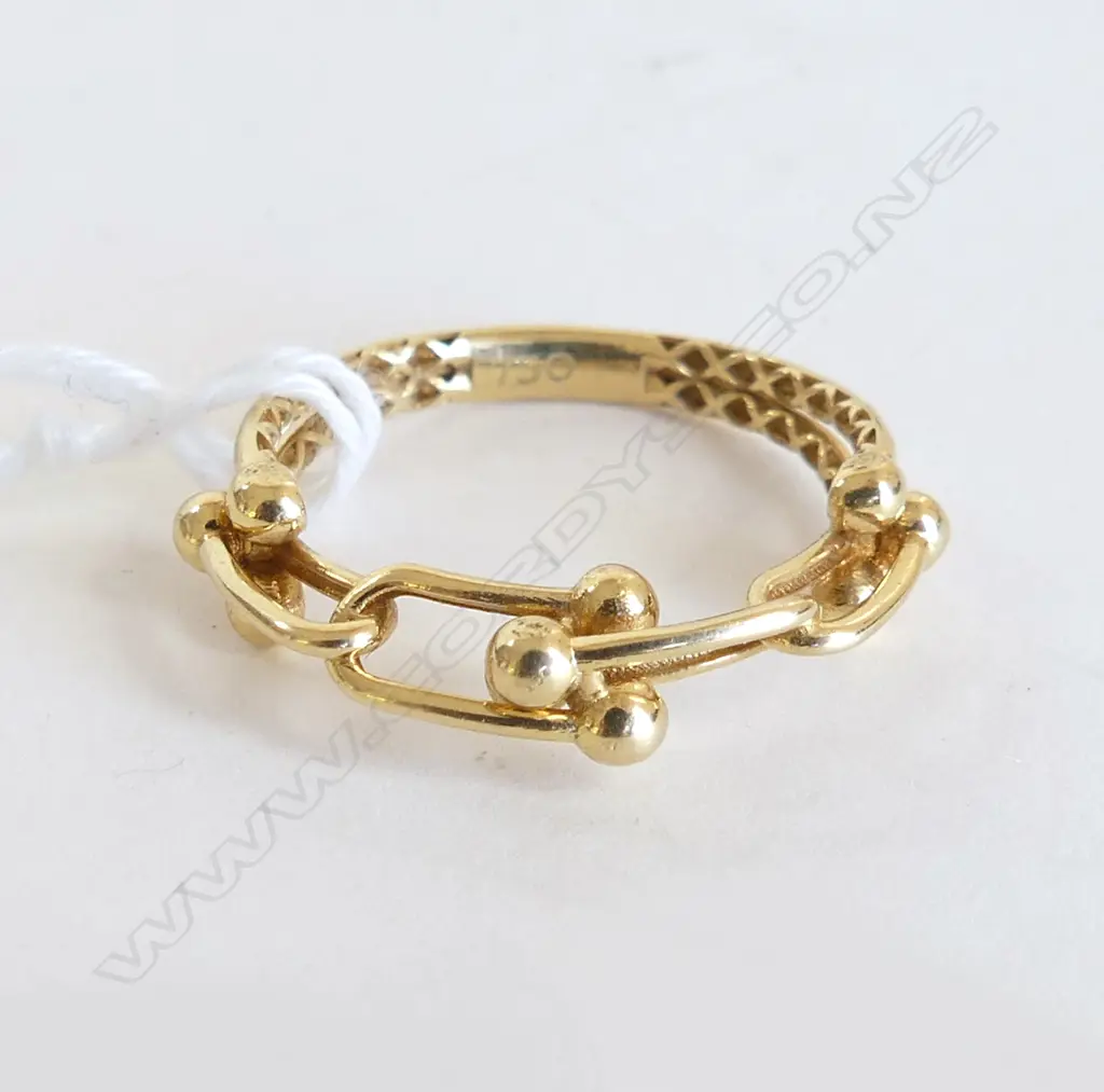 18ct GOLD DESIGNER RING '750'  2.66gms SIZE P Image 1++