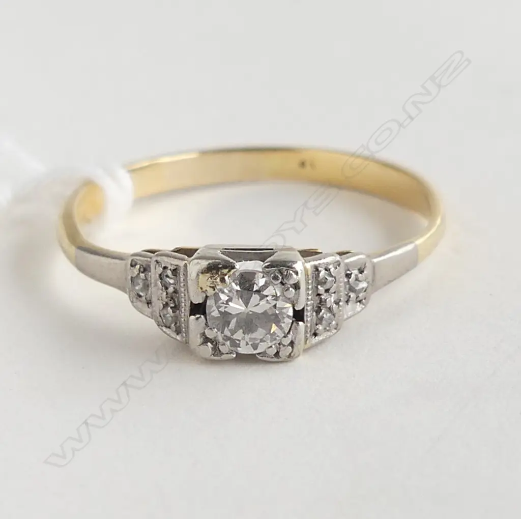 18ct DIAMOND SET RING D=0.25ct, 2gm, SIZE O  **RTV** Image 1++