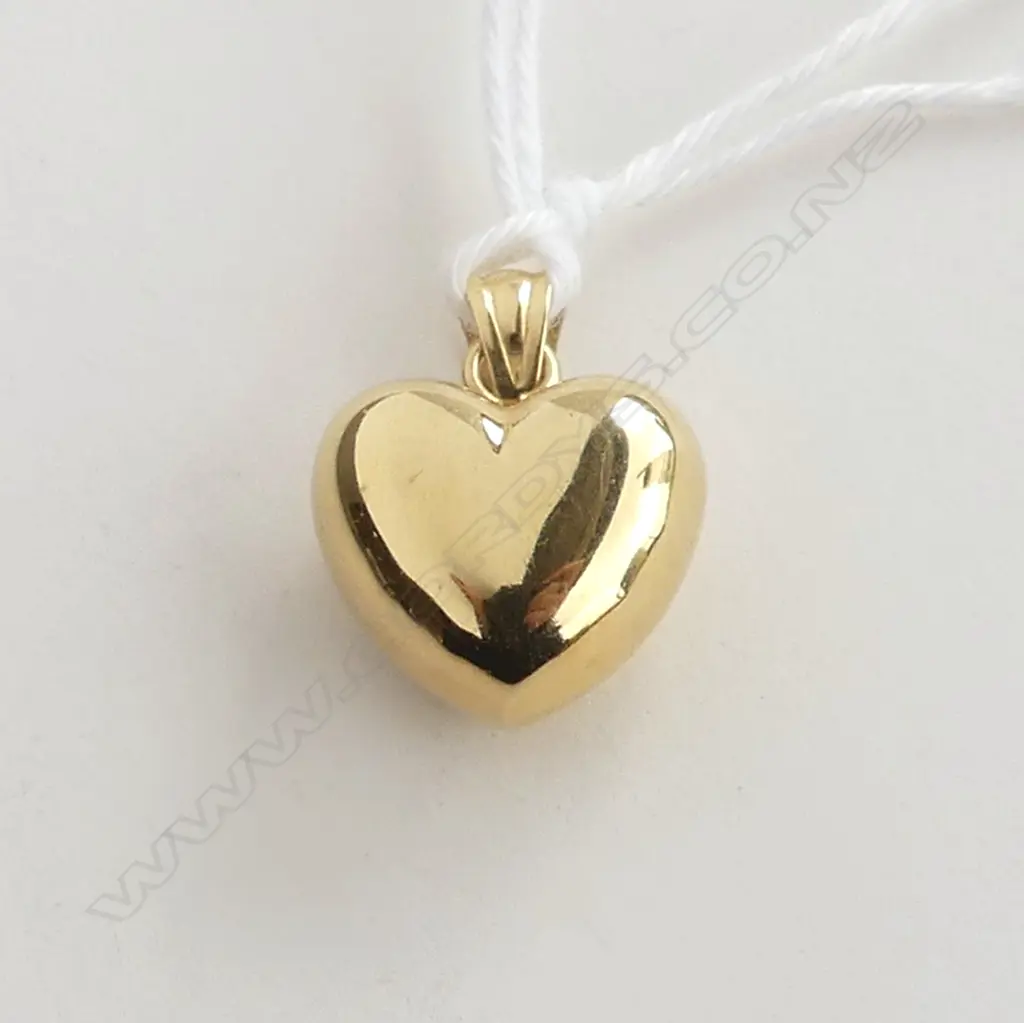 18ct GOLD HEART PENDANT, 1.9gms Image 1++