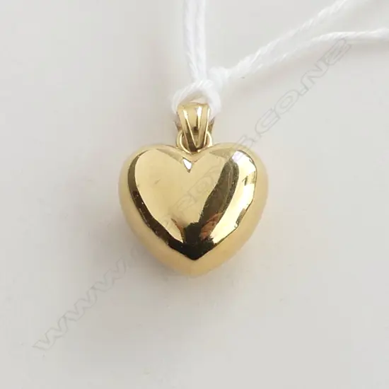 18ct GOLD HEART PENDANT, 1.9gms
