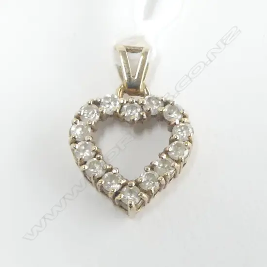 9ct GOLD & CZ HEART PENDANT 1.68gms