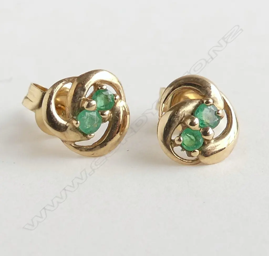 9ct EMERALD STUD EARRINGS, 0.8gm Image 1++