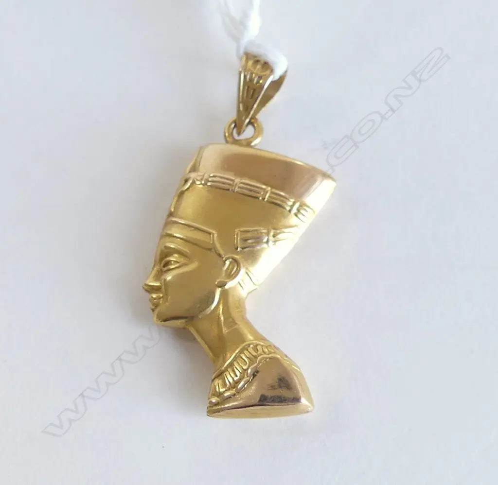 EGYPTIAN 18ct GOLD PENDANT, QUEEN NEFERTITI H.40mm. 4.36gms Image 1++