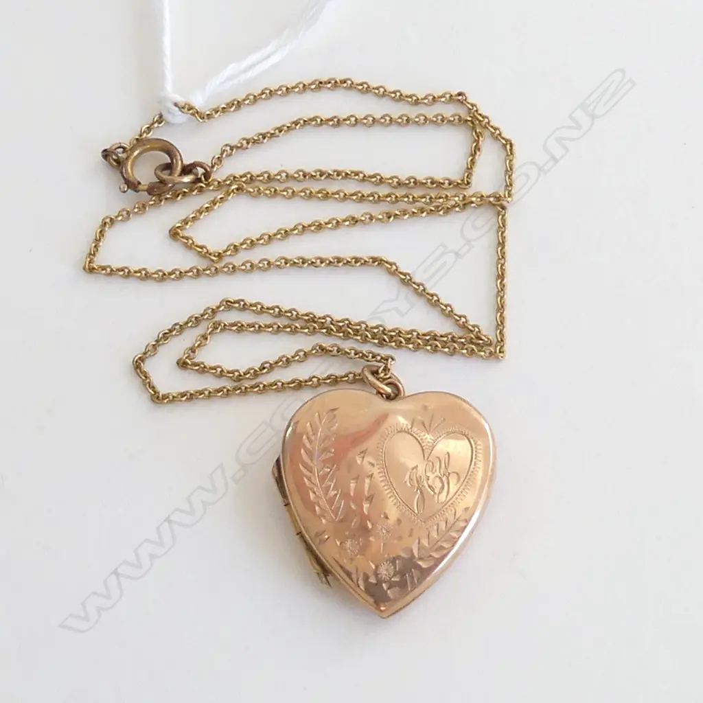 9ct GOLD HEART LOCKET 4.6gms ON GOLD? CHAIN Image 1++