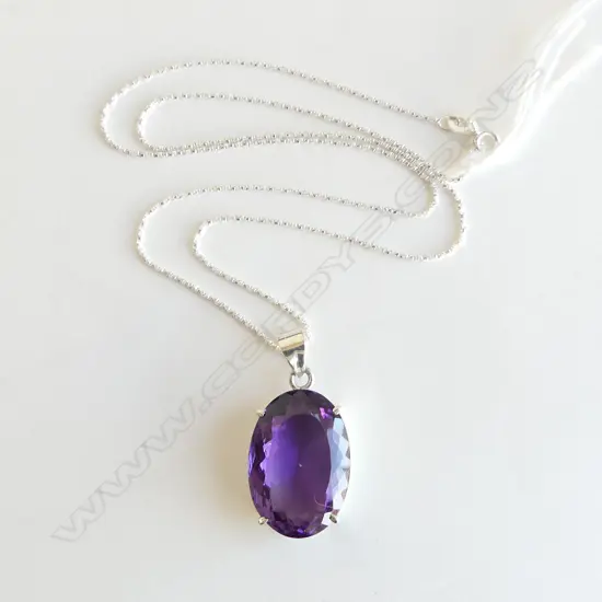 AMETHYST SET PENDANT ON SILVER CHAIN