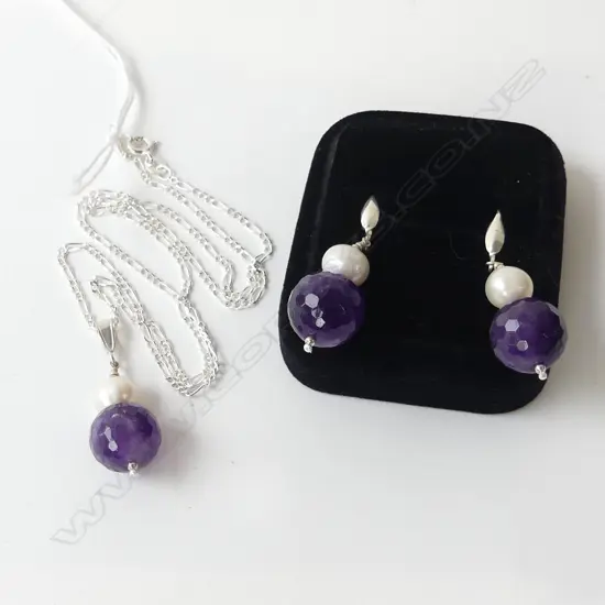 AMETHYST & PEARL PENDANT ON SILVER CHAIN & MATCHING SILVER & AMETHYST EARRINGS (LEVER BACKS)