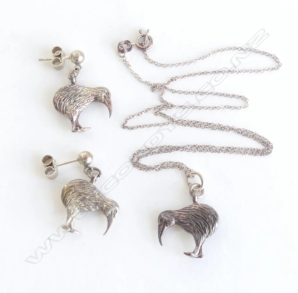 SILVER KIWI on CHAIN & PR MATCHING EARRINGS Image 1++