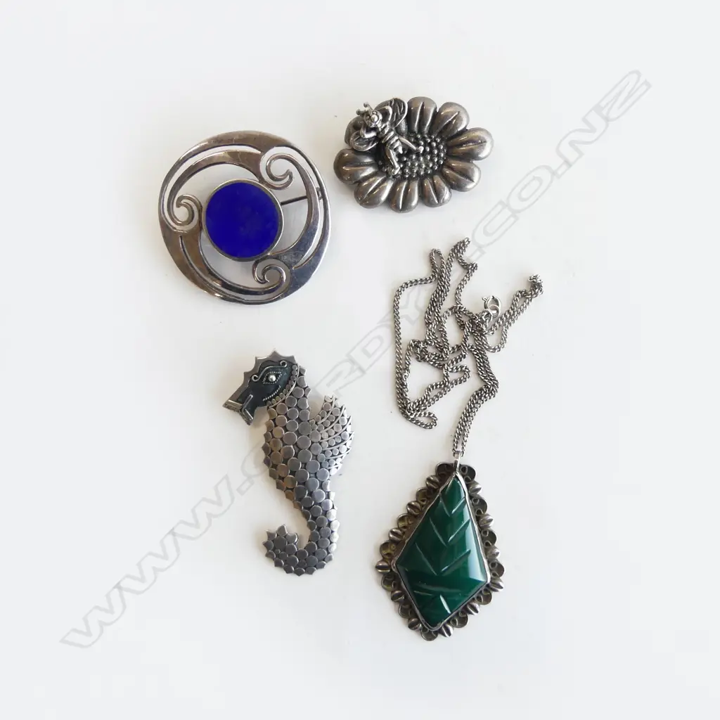 3 SILVER HANDCRAFTED BROOCHES & SILVER BACKED CARVED STONE PENDANT Image 1++
