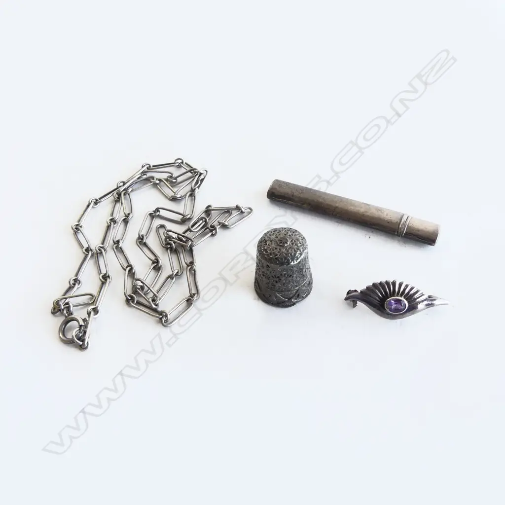 SILVER PENCIL HOLDER, ANTIQUE ENGRAVED THIMBLE, PAPER CLIP CHAIN & AMETHYST BROOCH 30.4gm Image 1++