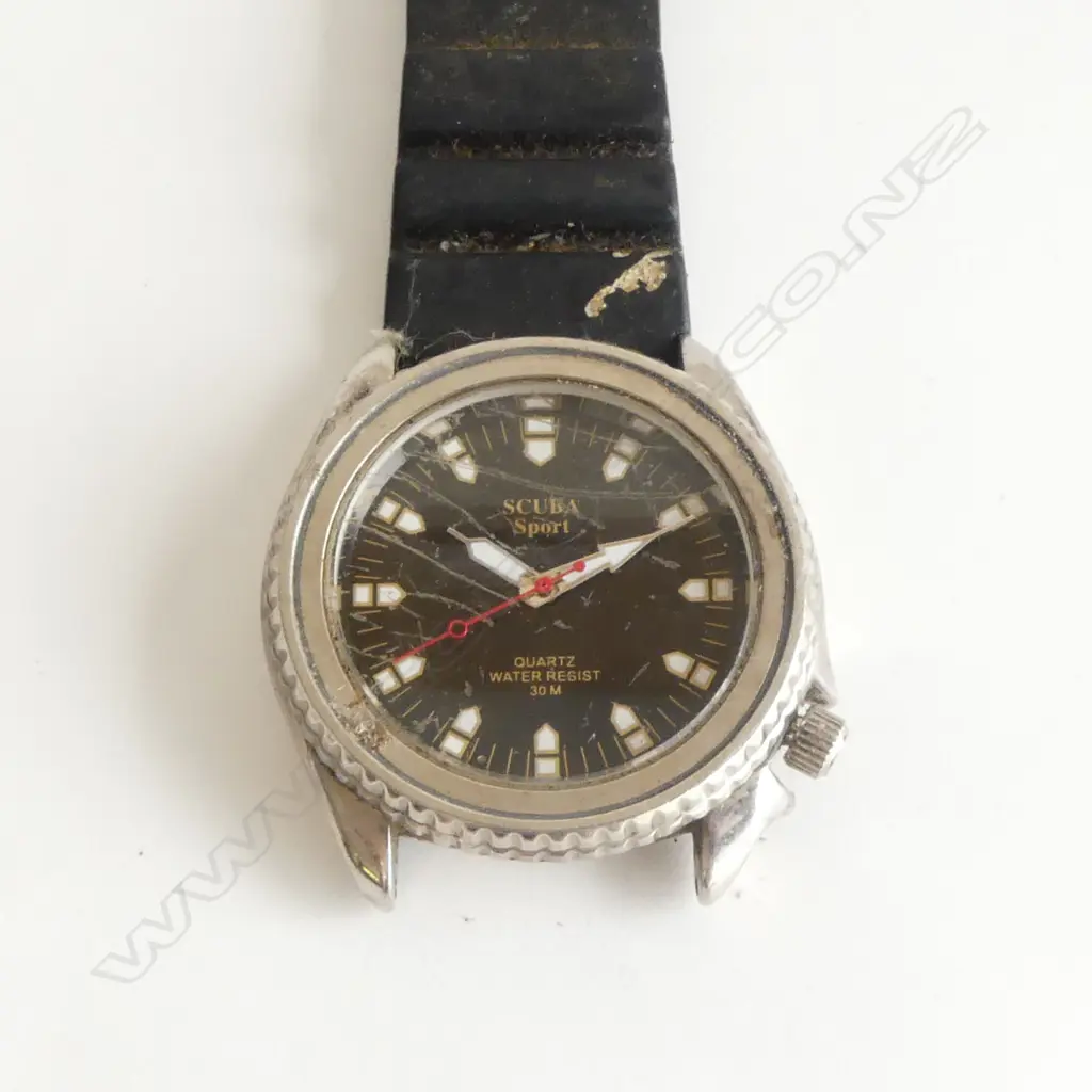 GENTS  SCUBA SPORTS GENTS WRISTWATCH STRAP BROKEN Image 1++