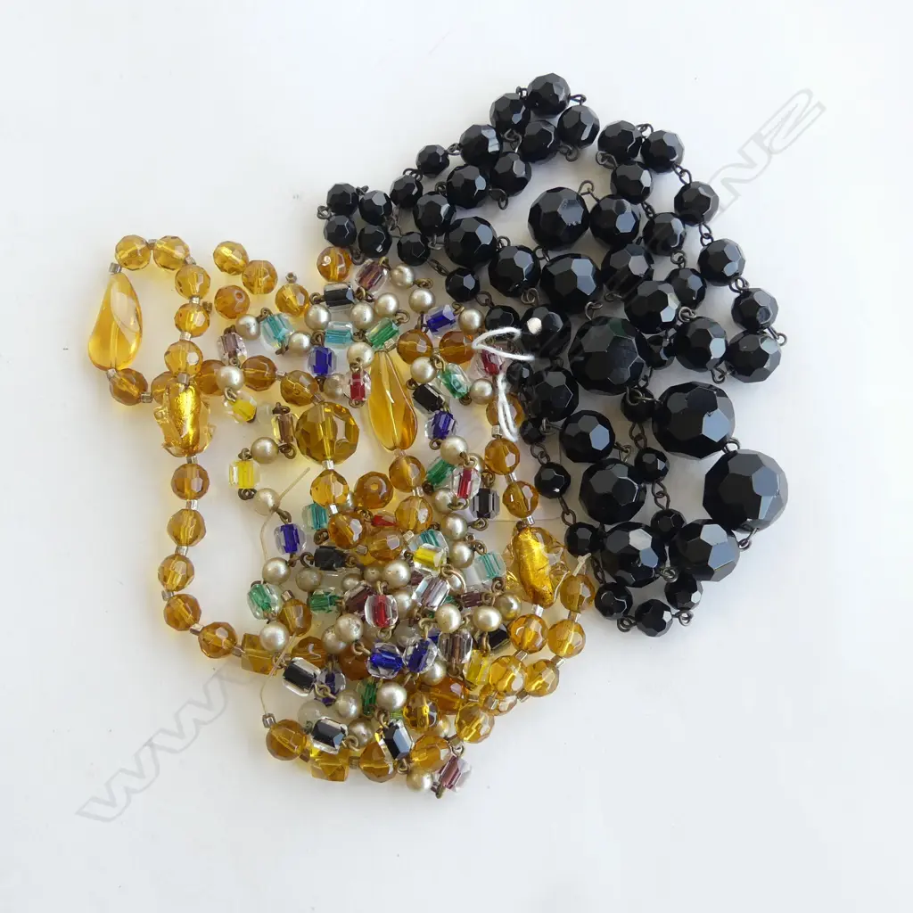 3 VINTAGE COSTUME GLASS NECKLACES FAULTS Image 1++