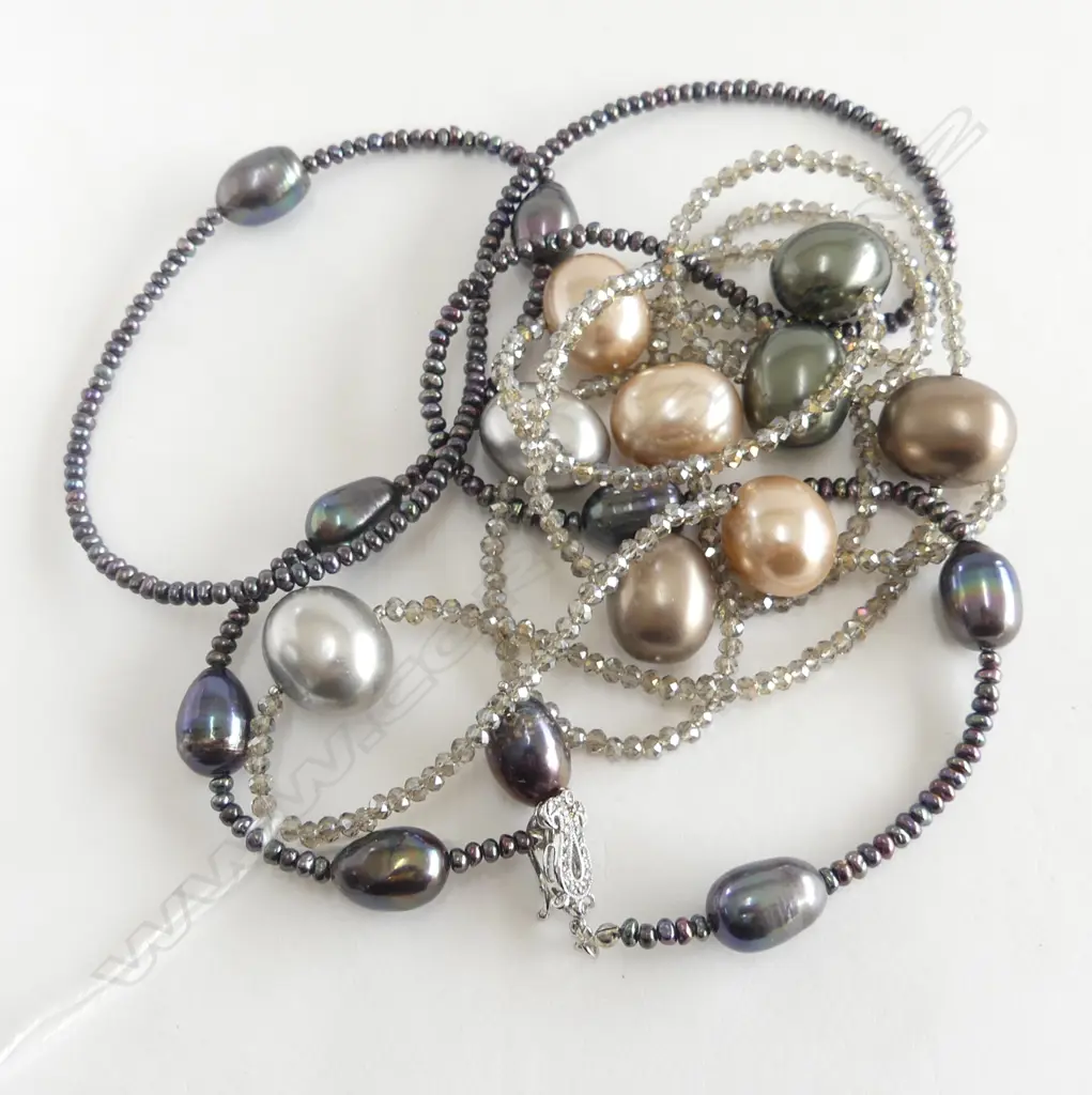2 PEARL NECKLACES; BLACK & FAUX Image 1++